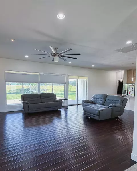 Living - 866 State Highway Dd, Marshfield, MO 65706 photo 1 of 3