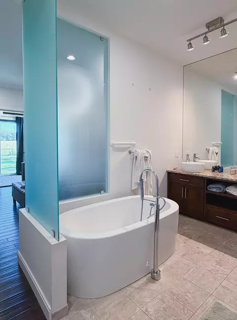 Bath - 866 State Highway Dd, Marshfield, MO 65706 photo 1 of 3