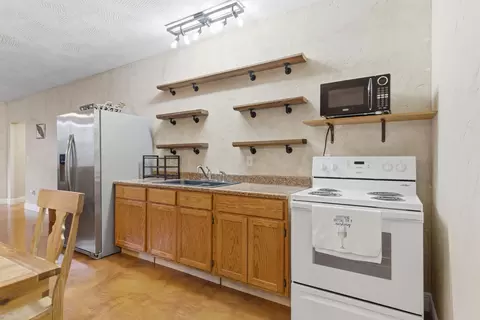 Kitchen - 833 State Route Am, Cabool, MO 65689 photo 3 of 4