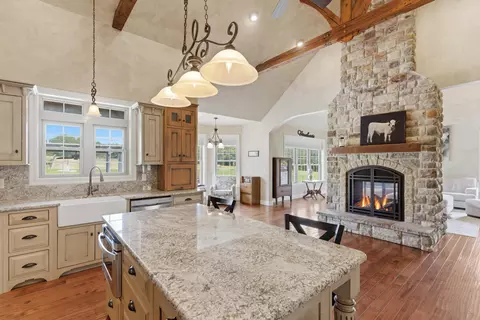 Kitchen - 833 State Route Am, Cabool, MO 65689 photo 2 of 4