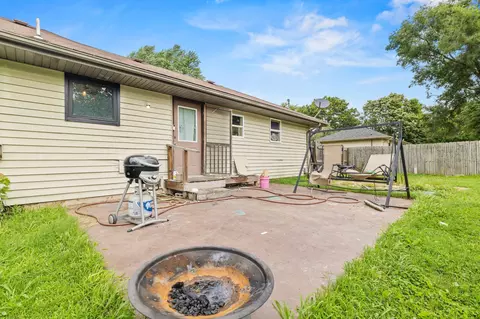Exterior - 104 Maple St, Clever, MO 65631 photo 3 of 6