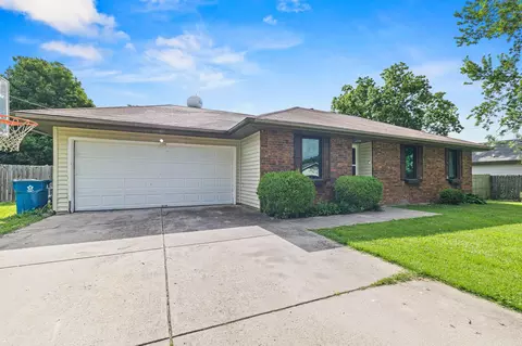 Exterior - 104 Maple St, Clever, MO 65631 photo 2 of 6