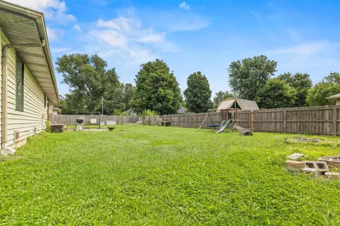 Exterior - 104 Maple St, Clever, MO 65631 photo 5 of 6