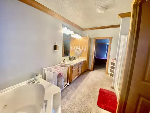 Bath - 11 S Dade 203, Everton, MO 65646 photo 3 of 4