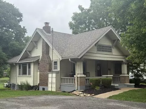 729 E Dorris Ave, Mountain Grove, MO 65711