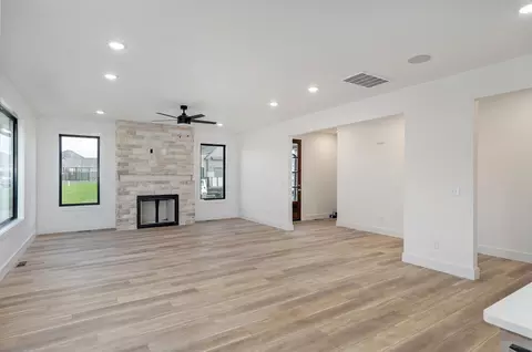 Living - 3032 W Allen Dr, Springfield, MO 65810 photo 3 of 3