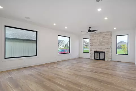 Living - 3032 W Allen Dr, Springfield, MO 65810 photo 2 of 3