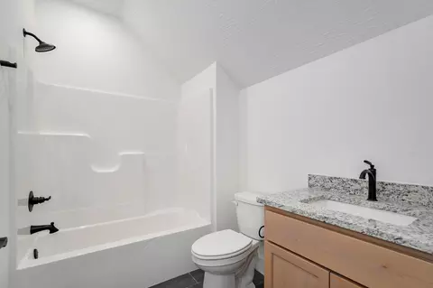 Bath - 3032 W Allen Dr, Springfield, MO 65810 photo 4 of 4