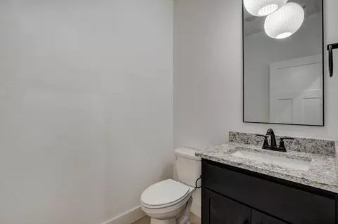 Bath - 2925 W Teton Dr, Springfield, MO 65810 photo 3 of 4