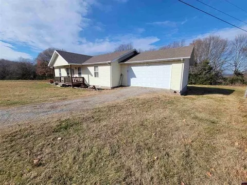 331 Wyandotte Dr, Gainesville, MO 65655