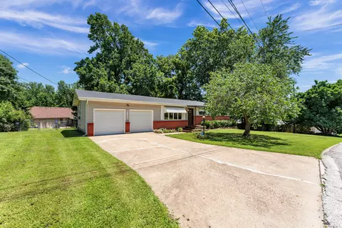 5740 S Lakeview Ter, Springfield, MO 65810