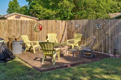 Exterior - 3407 W Vincent Dr, Springfield, MO 65810 photo 6 of 17