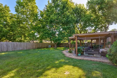 Exterior - 3407 W Vincent Dr, Springfield, MO 65810 photo 10 of 17