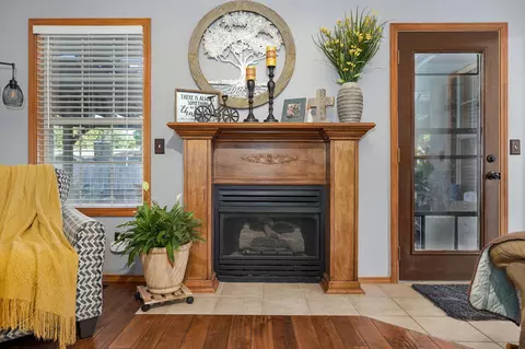Entry Way - 3407 W Vincent Dr, Springfield, MO 65810 photo 1 of 2