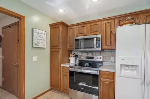 Kitchen - 3407 W Vincent Dr, Springfield, MO 65810 photo 4 of 4