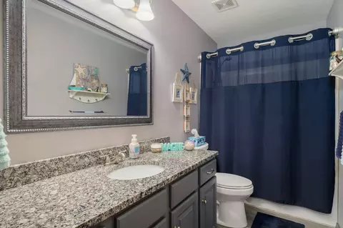 Bath - 3407 W Vincent Dr, Springfield, MO 65810 photo 3 of 3