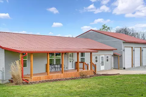 512 Paradise Ln, Sparta, MO 65753