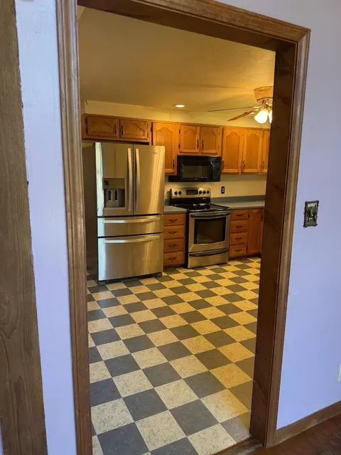 Kitchen - 949 Maple St, Cabool, MO 65689 photo 1 of 4