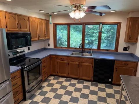 Kitchen - 949 Maple St, Cabool, MO 65689 photo 4 of 4