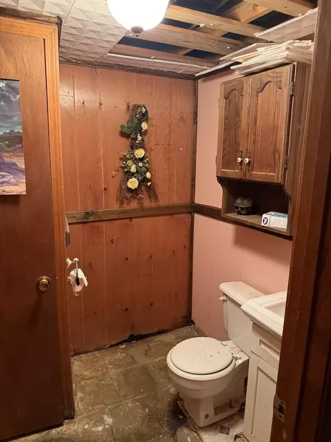 Bath - 949 Maple St, Cabool, MO 65689 photo 7 of 7