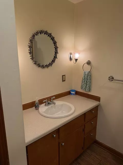 Bath - 949 Maple St, Cabool, MO 65689 photo 6 of 7
