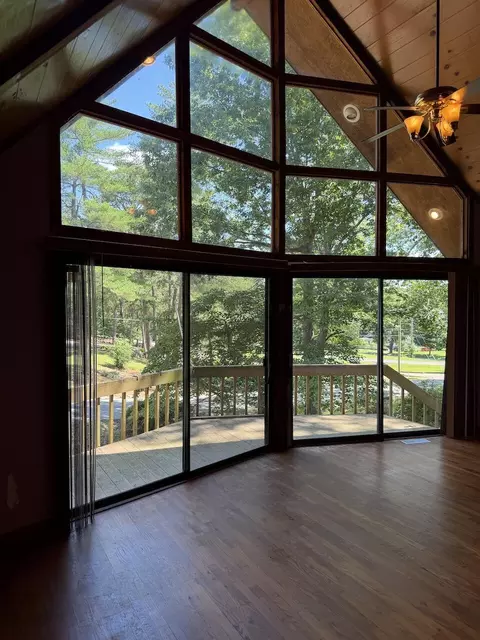 Living - 949 Maple St, Cabool, MO 65689 photo 2 of 5