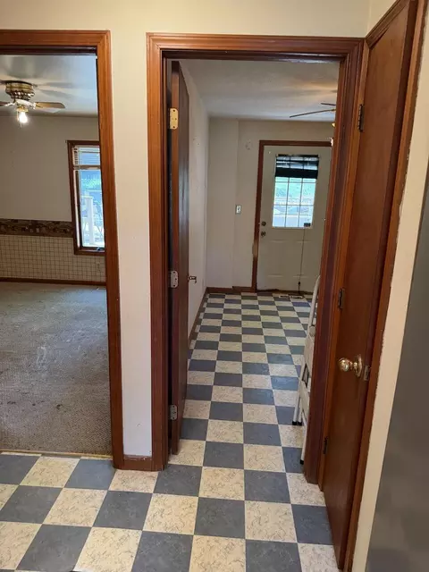 Entry Way - 949 Maple St, Cabool, MO 65689 photo 3 of 4