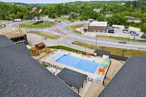 Exterior - 403 Veterans Blvd #D5, Branson, MO 65616 photo 10 of 12