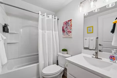 Bath - 403 Veterans Blvd #D5, Branson, MO 65616 photo 2 of 2