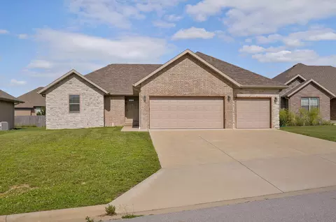 664 N Montego St, Nixa, MO 65714