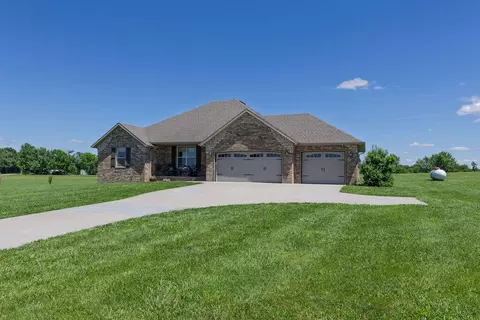 150 Southern Fields Cir, Clever, MO 65631
