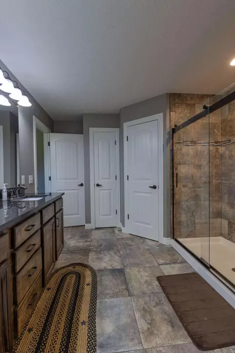 Bath - 150 Southern Fields Cir, Clever, MO 65631 photo 4 of 4