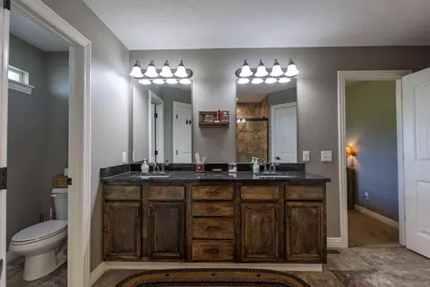 Bath - 150 Southern Fields Cir, Clever, MO 65631 photo 3 of 4