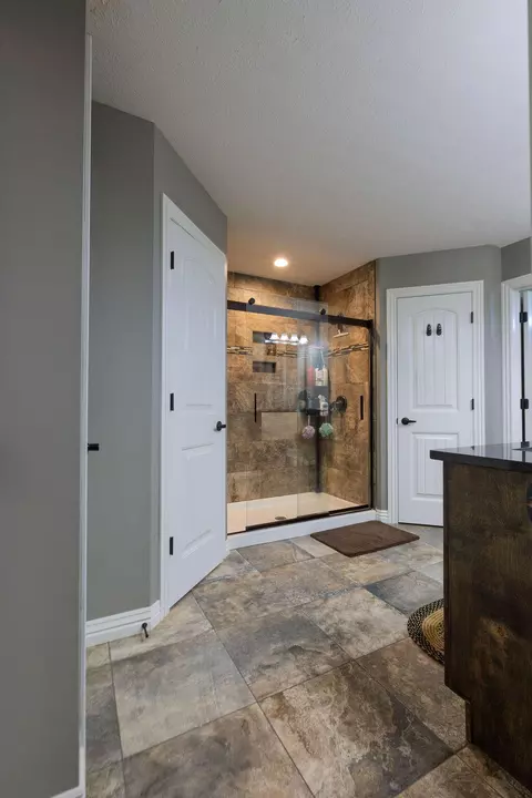 Bath - 150 Southern Fields Cir, Clever, MO 65631 photo 2 of 4