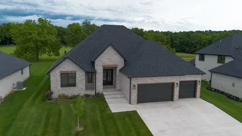Exterior - 2105 N Silver Charm Ave, Springfield, MO 65802 photo 5 of 12