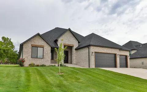 Exterior - 2105 N Silver Charm Ave, Springfield, MO 65802 photo 10 of 12