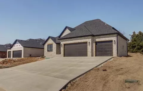 2105 N Silver Charm Ave, Springfield, MO 65802