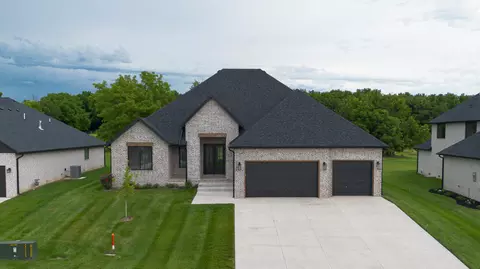 Exterior - 2105 N Silver Charm Ave, Springfield, MO 65802 photo 2 of 12