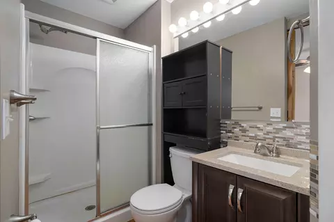 Bath - 3057 S Parkview Ave, Springfield, MO 65804 photo 1 of 3