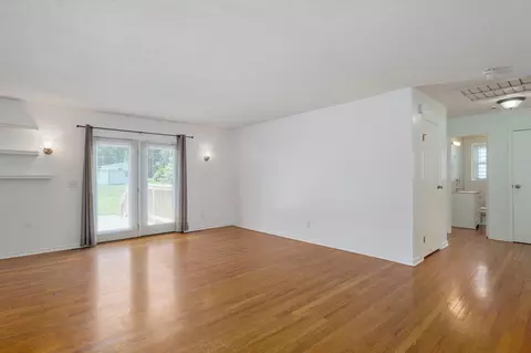 Living - 3057 S Parkview Ave, Springfield, MO 65804 photo 1 of 3
