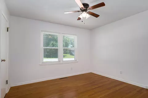 Bedroom - 3057 S Parkview Ave, Springfield, MO 65804 photo 3 of 4