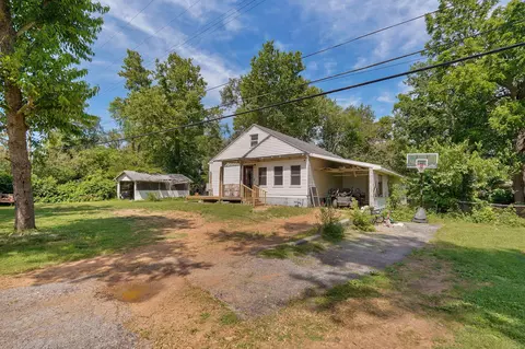 Exterior - 828 S Glenn Ave, Springfield, MO 65802 photo 3 of 4