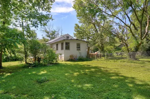 Exterior - 828 S Glenn Ave, Springfield, MO 65802 photo 2 of 4