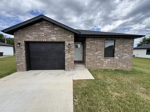 414 N Cherokee Trl, Clever, MO 65631
