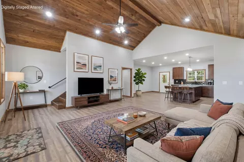 Living - 140 Boroughs St, Cabool, MO 65689 photo 2 of 3