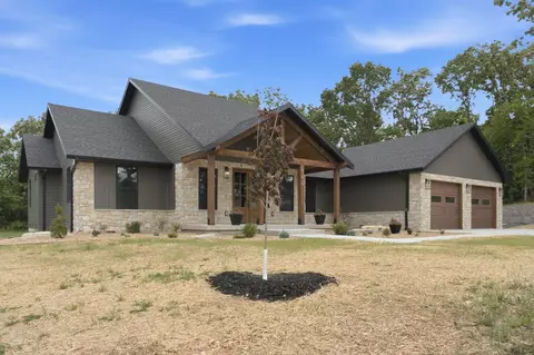 Exterior - 140 Boroughs St, Cabool, MO 65689 photo 3 of 8