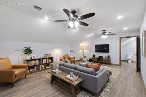 Living - 140 Boroughs St, Cabool, MO 65689 photo 3 of 3