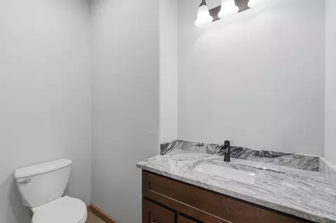 Bath - 140 Boroughs St, Cabool, MO 65689 photo 3 of 5