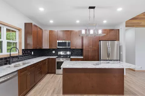 Kitchen - 140 Boroughs St, Cabool, MO 65689 photo 2 of 3