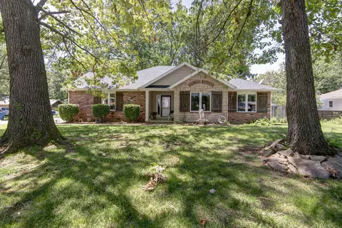 3751 N Pauls Pl, Springfield, MO 65803